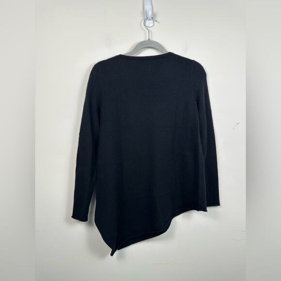 Saks Fifth Avenue 100% Cashmere Black Scoop Neck Asymmetrical Hem Sweater Small - Picture 3 of 6